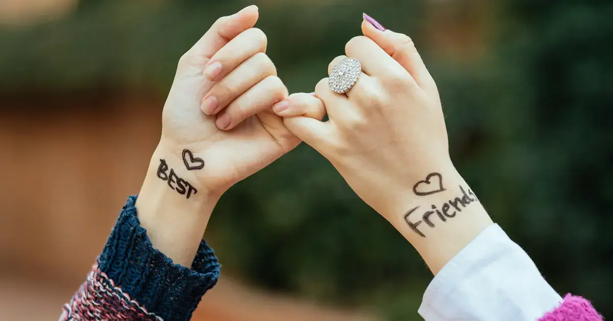 20+ Yin Yang Tattoo Best Friend We See All Over Pinterest 2024 1 Yin Yang Tattoo Best Friend: Two friends hold hand and have a tattoo an the arms