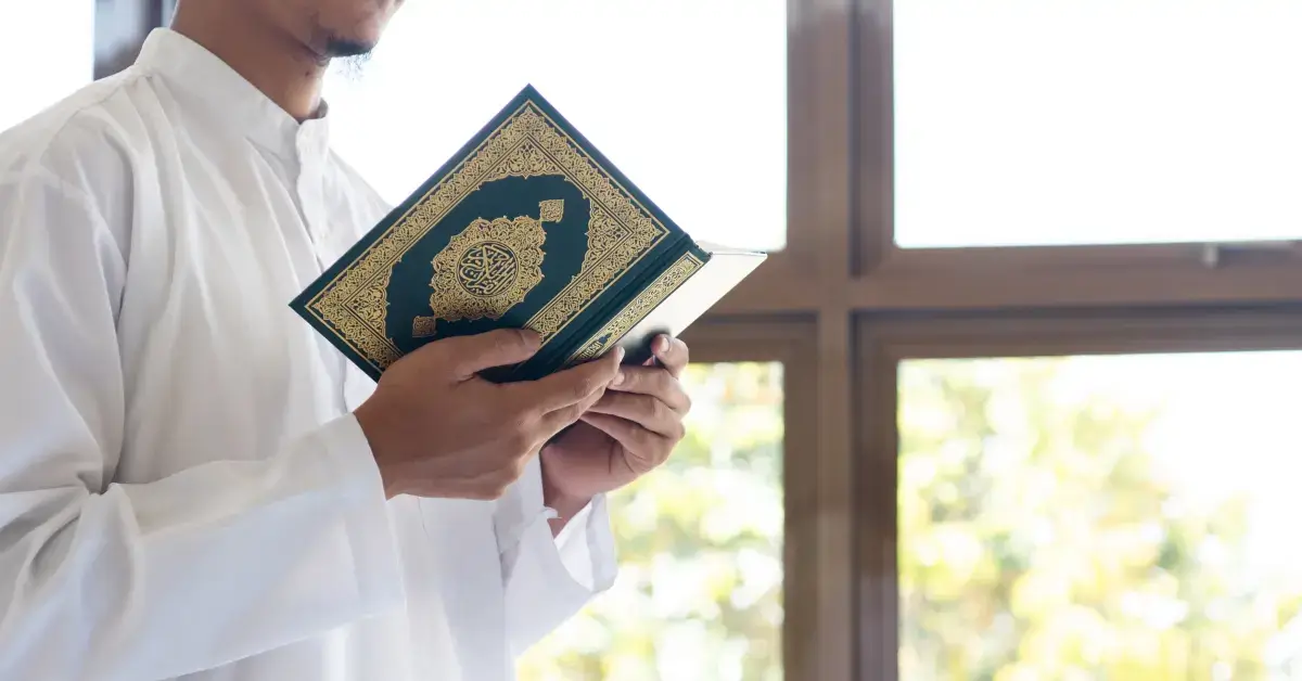Spiritual Meaning of Selah: Pauses in Scripture 2024 1 Spiritual Meaning of Selah: a men had the bible in the hand and read.