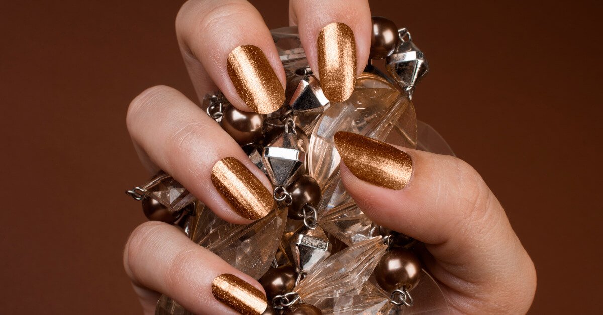 20+ Brown Aura Nails Going Viral on TikTok  1 Brown Aura Nails: brown nails with glitter