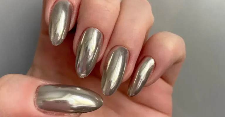 20+ Chrome Aura Nails Going Viral All Over the World 111 Chrome Aura Nails: golden nails